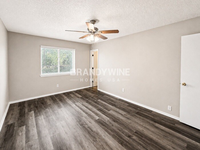 Building Photo - 8428 Raymond Ave