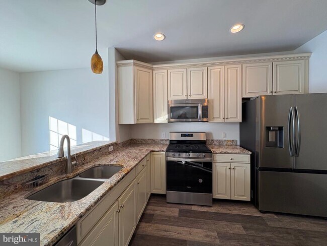 Building Photo - 142 Sills Ln