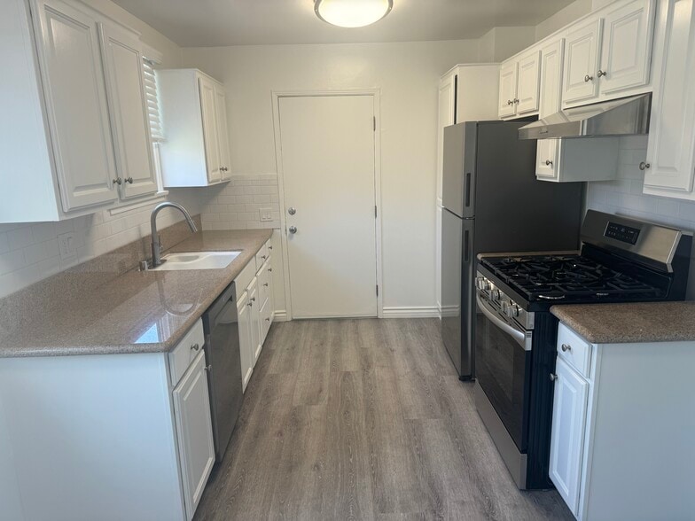 Building Photo - 436 Venice Way