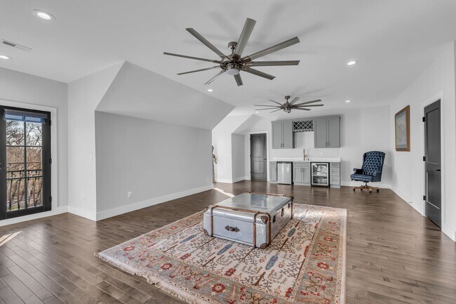 Building Photo - 2312 Buchanan St