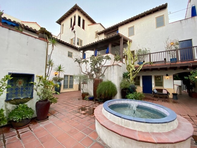 Building Photo - 1414 N Harper Ave