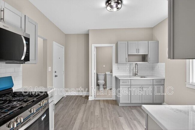 Building Photo - 378 Grand St