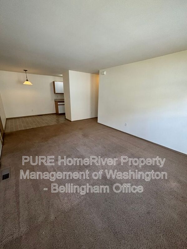 Building Photo - 547 Woollen Rd