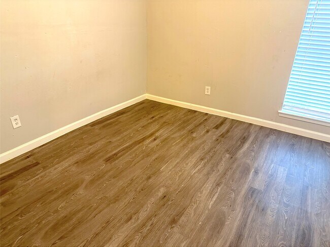 Building Photo - 6620 Westwick Dr
