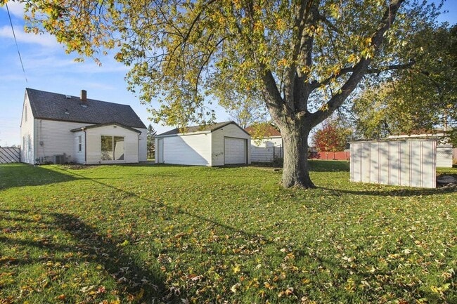 Building Photo - Gorgeous 3 Bedroom Single Family Home!