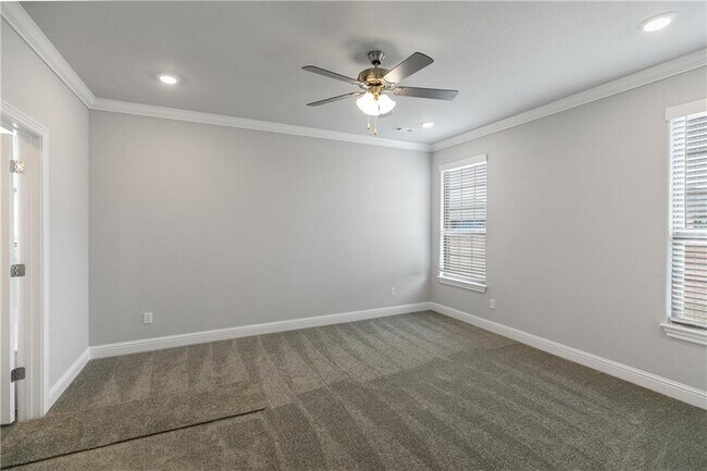 Building Photo - 520 Piper Ln