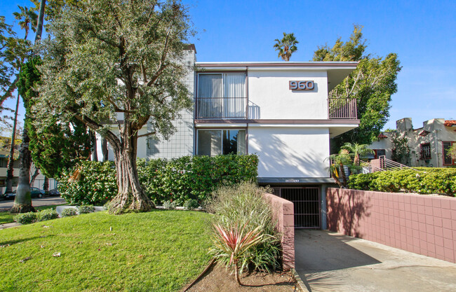 Building Photo - 960 21st Street in Santa Monica - steps to...