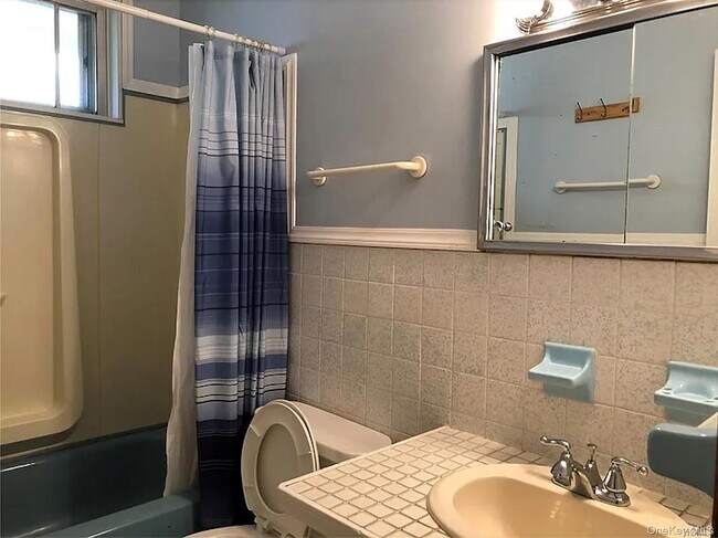 Building Photo - 52 Horton Ave