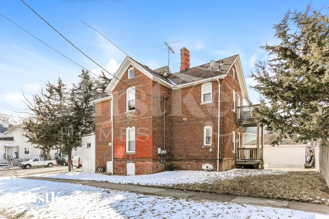 Building Photo - 202 S Park Ave