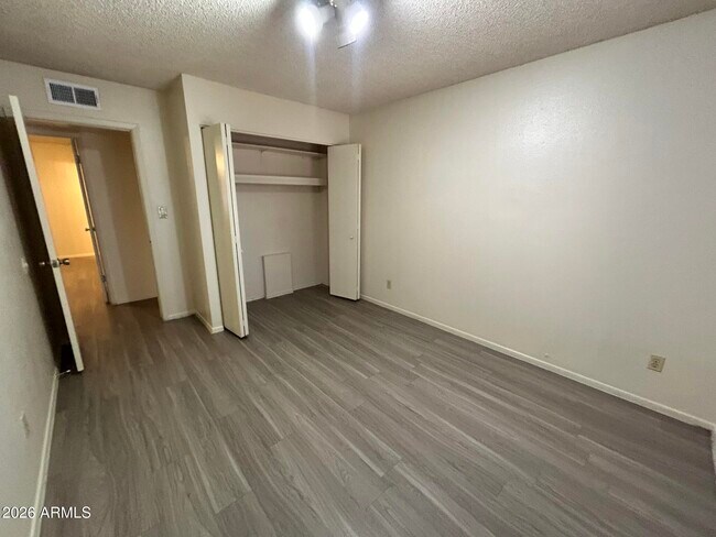 Building Photo - 5309 S River Dr