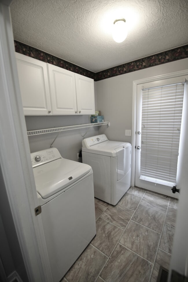 Building Photo - 4400 Greensbury Dr