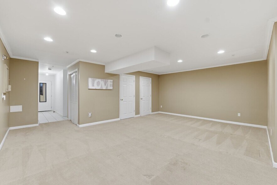 Building Photo - 402 Dalton Ct