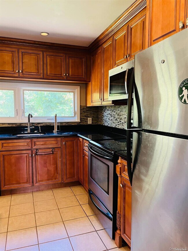 Building Photo - 40 Willets Dr