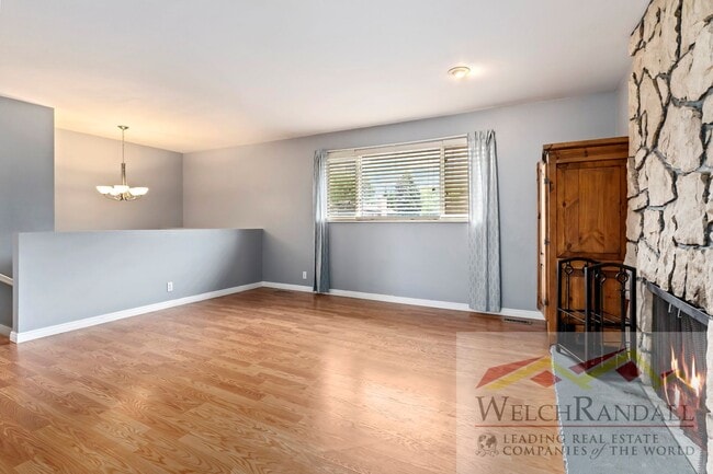 Building Photo - Cozy & Beautiful 4-Bed, 2-Bath Sandy Home ...