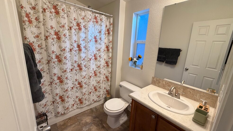 Guest Bath - 1001 E Owens