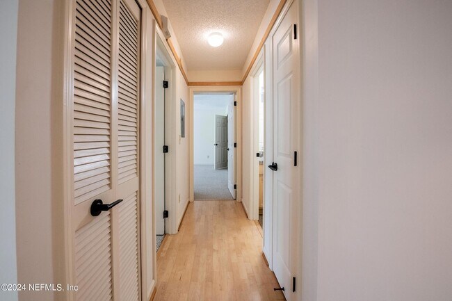 Building Photo - 13715 Richmond Park Dr N