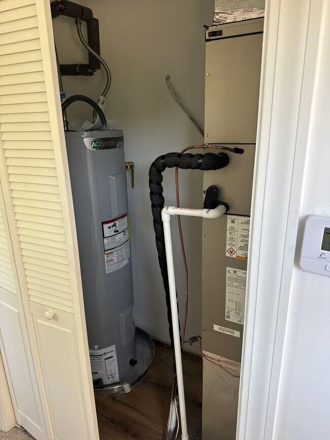 Building Photo - Brand new luxury townhome on the eastside. Section 8 approved!!!