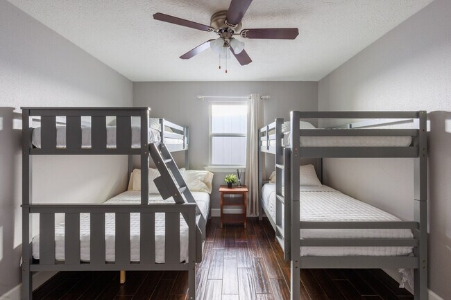 Building Photo - 15818 Val Vista Dr