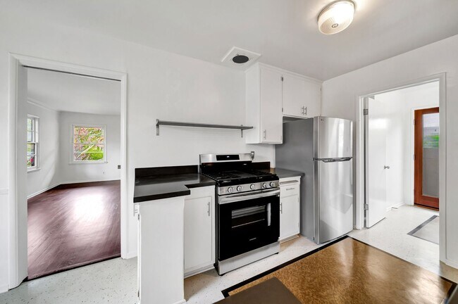 Building Photo - 4034- 4036 Higuera St