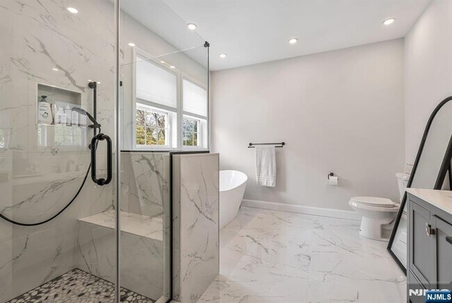 Building Photo - 765 6th Ave