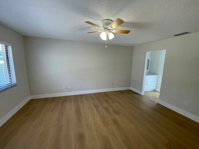 Building Photo - 5010 Pennsbury Dr