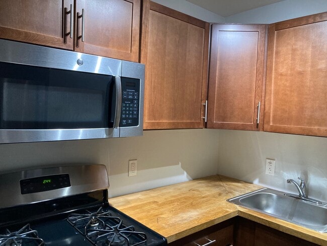 Building Photo - 1203 N W Ave