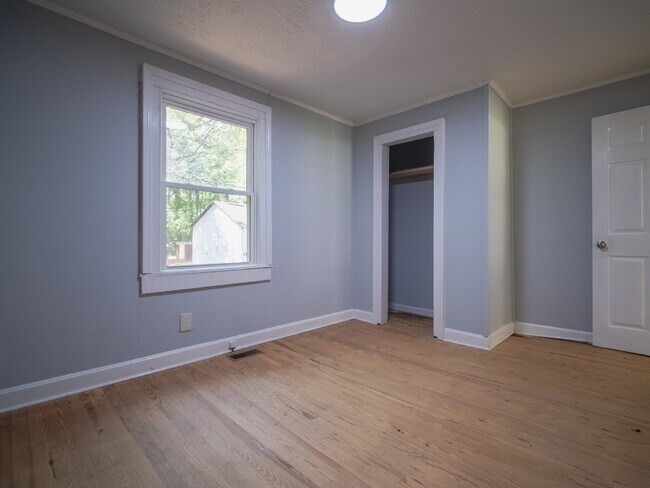 Building Photo - 507 8th Ave Ext