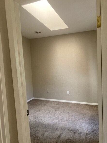 Building Photo - 992 S Dearborn Way