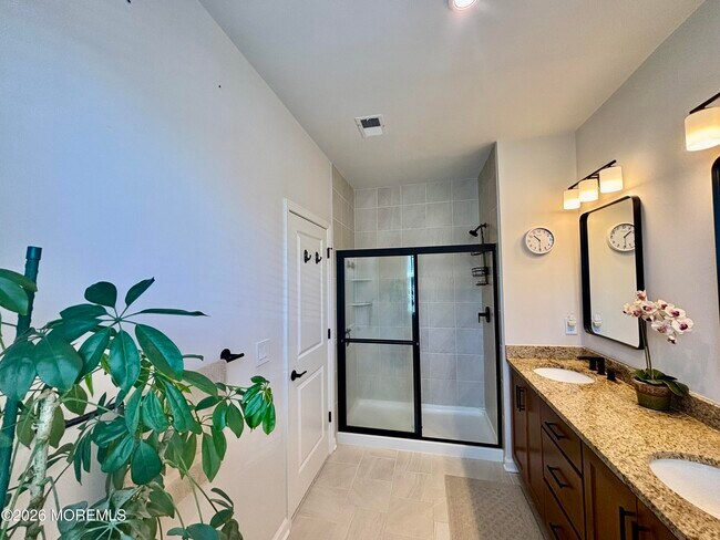 Building Photo - 12 Coburgh Dr