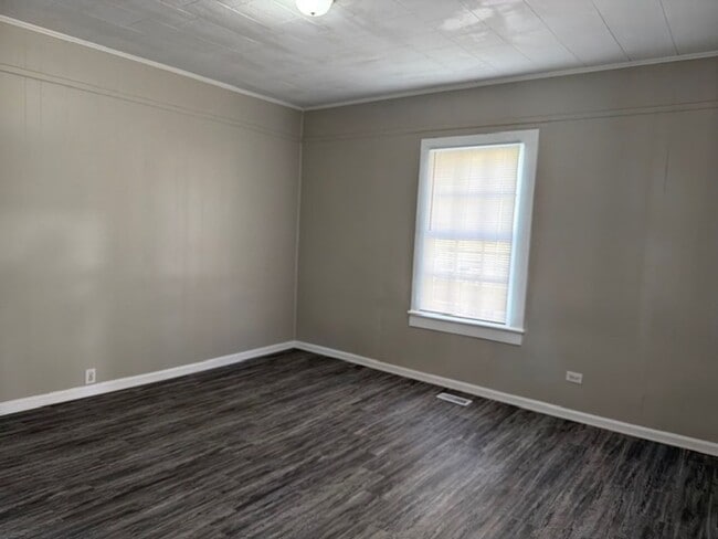 Building Photo - Adorable 3 bedroom 1 bath fully renovated home . Located in Gastonia