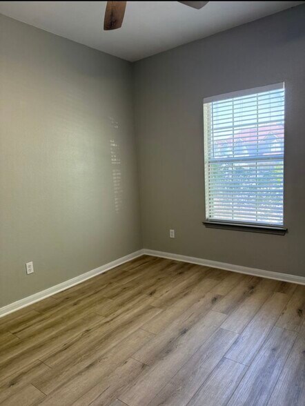 Building Photo - 2827 Southampton Way