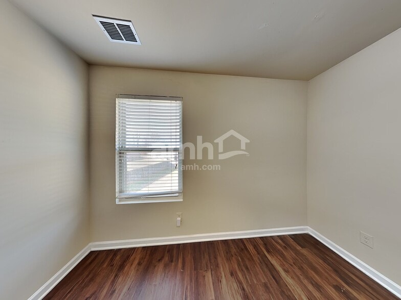 Building Photo - 4104 Dale Dr SE