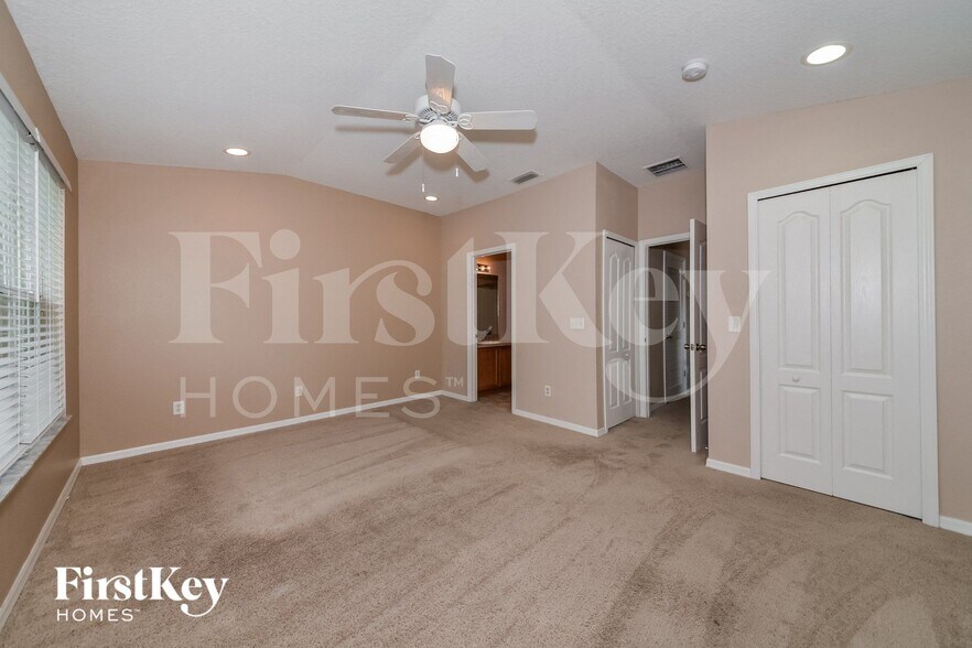 Building Photo - 15825 Fishhawk Falls Dr