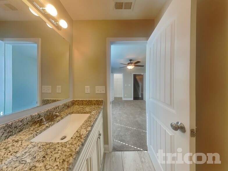 Building Photo - 2013 Mansker Dr