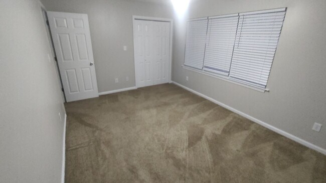 Building Photo - 90 Century Ct