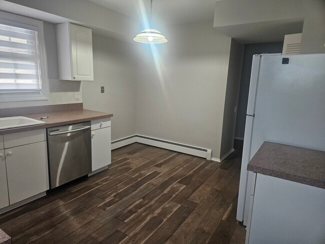 Building Photo - 863 N Northwest Hwy