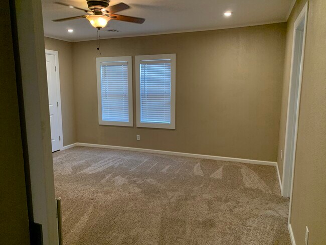 Primary bedroom - 3425 NW 21st St