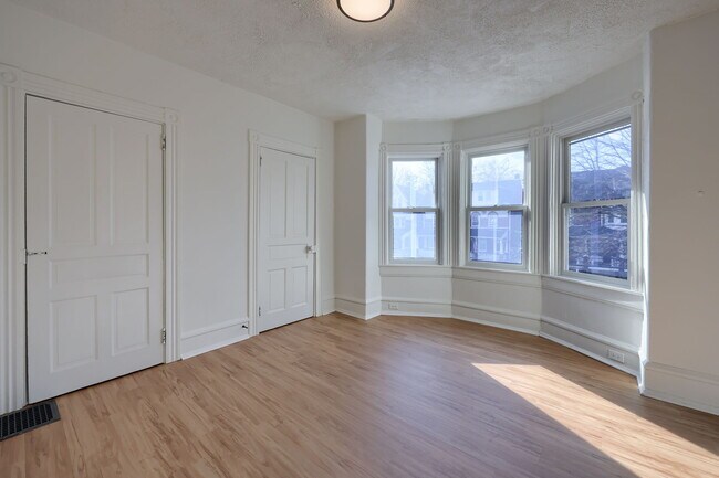 Building Photo - 227 S Ann St