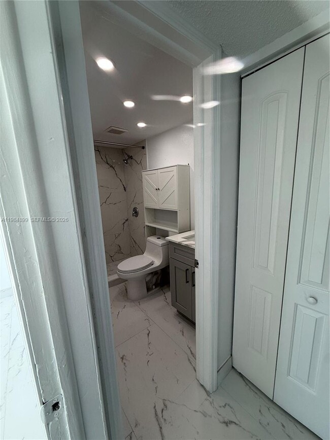 Building Photo - 9365 Fontainebleau Blvd