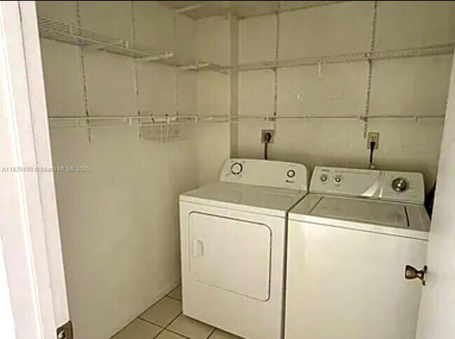 Building Photo - 2941 SW 87th Ave