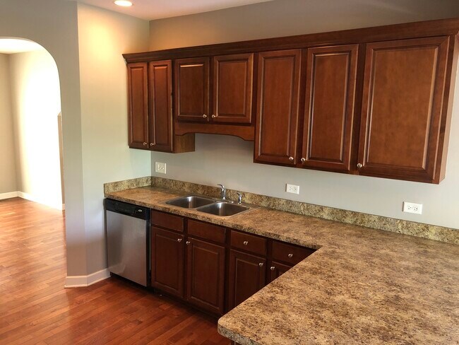 Building Photo - 5 Melrose Ct