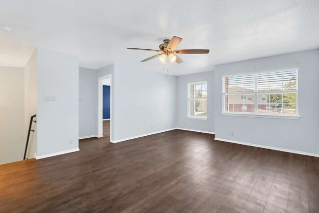 Building Photo - 406 Reba