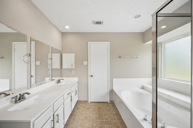 Building Photo - 2414 Chelston Ct