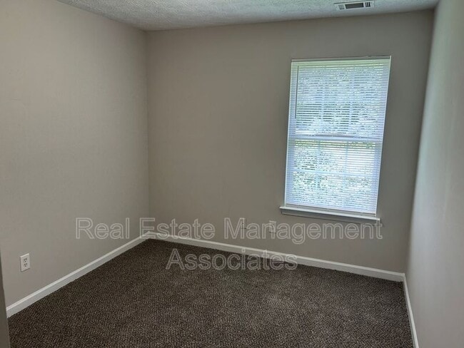 Building Photo - 1749 Carrington Dr
