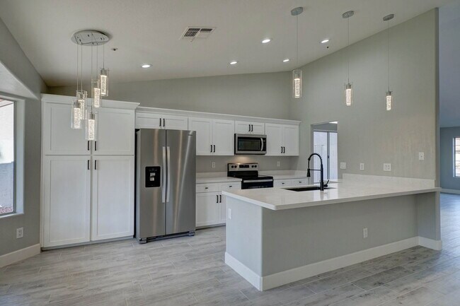 Building Photo - 8940 E Palm Ridge Dr