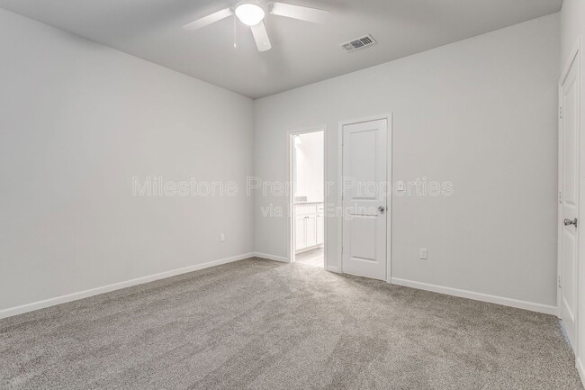 Building Photo - 2405 N Hickory St