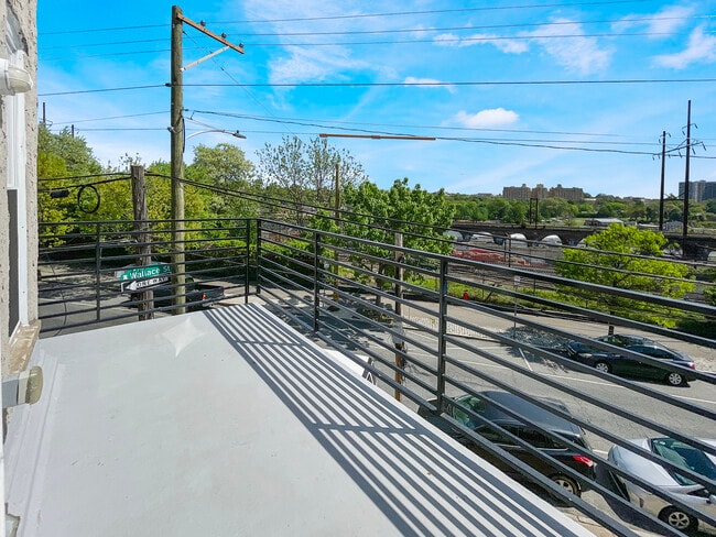 Building Photo - 637 N 32nd St