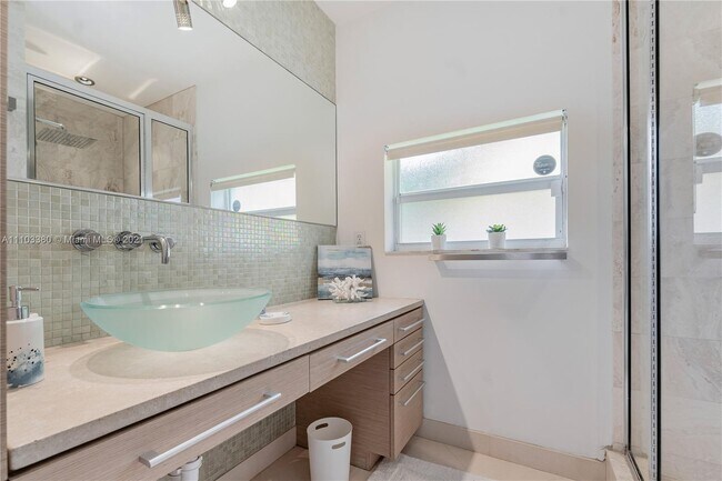 Building Photo - 1622 Mayo St