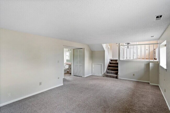 Building Photo - Stylishly Renovated 4-Bed Tri-Level in Roc...