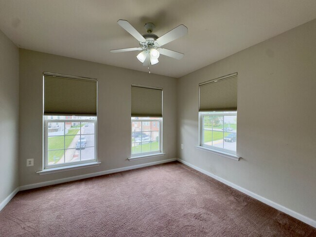 Building Photo - 170 Mohegan Dr